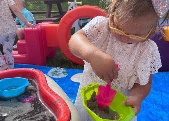 Grafika 5: Lato w żłobku