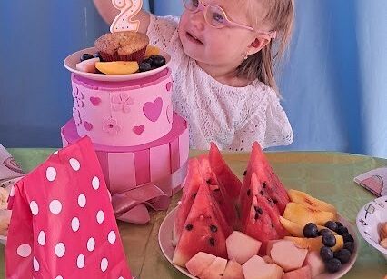 Grafika 3: Drugie urodzinki Lei