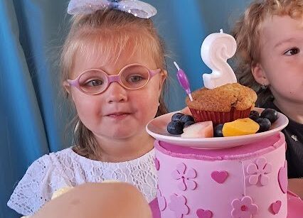 Grafika 8: Drugie urodzinki Lei