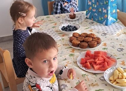 Grafika 2: 2 urodzinki Piotrusia