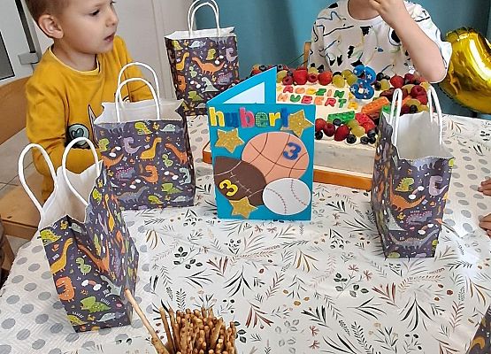 Grafika 5: 3 urodzinki Hubercika