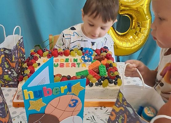 Grafika 8: 3 urodzinki Hubercika