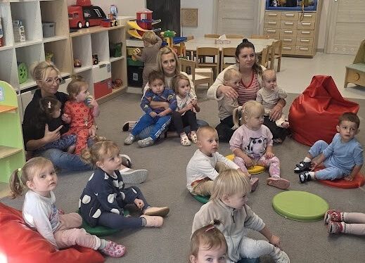 Grafika 1: Dzień głośnego czytania wizyta Seniorów