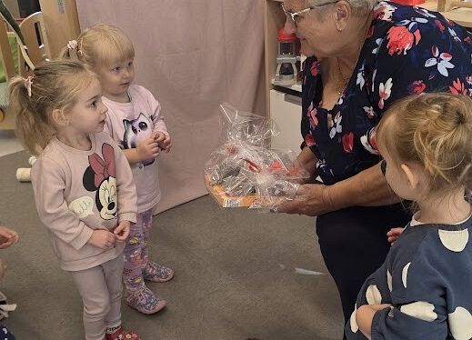 Grafika 9: Dzień głośnego czytania wizyta Seniorów