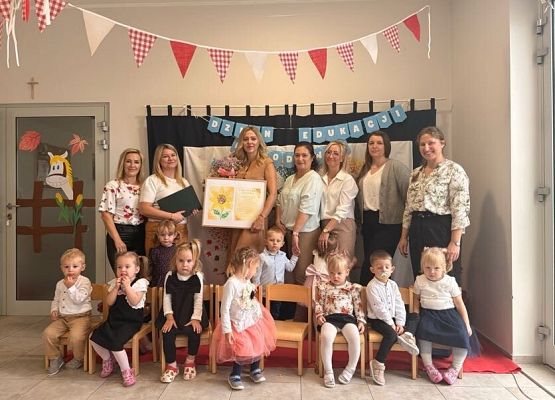 Grafika 1: Dzień Edukacji Narodowej