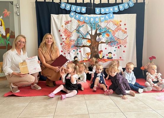 Grafika 12: Dzień Edukacji Narodowej