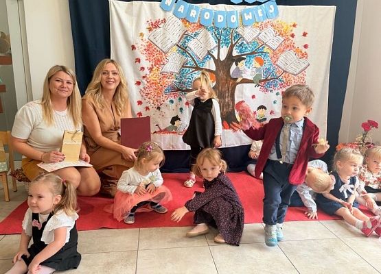 Grafika 13: Dzień Edukacji Narodowej