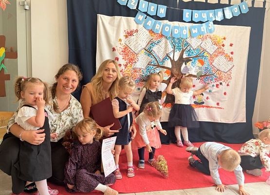 Grafika 14: Dzień Edukacji Narodowej