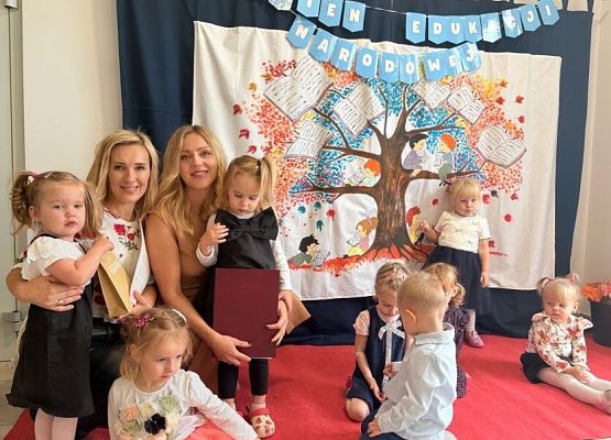 Grafika 15: Dzień Edukacji Narodowej