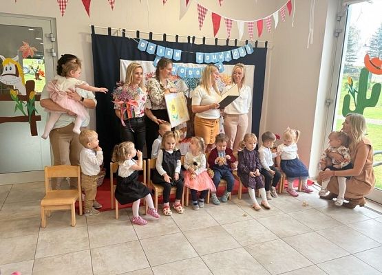 Grafika 17: Dzień Edukacji Narodowej