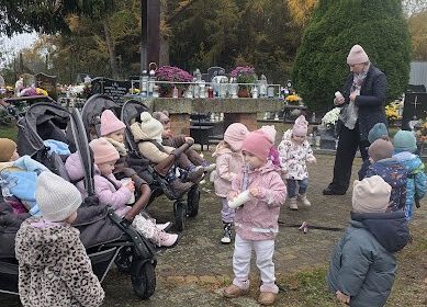 Grafika 1: Pamiętamy o zmarłych