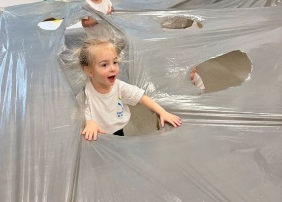 Grafika 3: Zajęcia ,,Klekso-stopy'' i Głowo-okienka''.