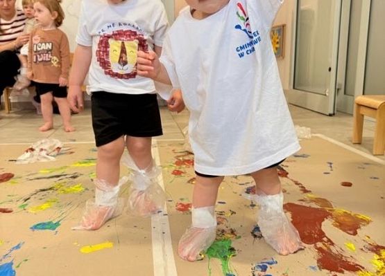 Grafika 8: Zajęcia ,,Klekso-stopy'' i Głowo-okienka''.