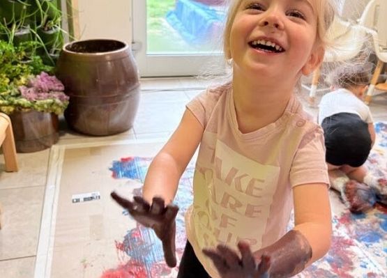 Grafika 10: Zajęcia ,,Klekso-stopy'' i Głowo-okienka''.