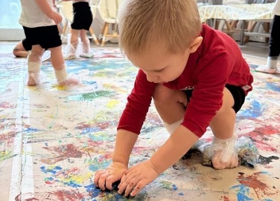 Grafika 15: Zajęcia ,,Klekso-stopy'' i Głowo-okienka''.