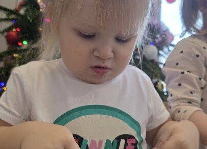 Grafika 5: ,,Zatrzymać lata moment'' ,, Pachnąca szafa''.