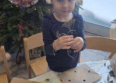 Grafika 11: ,,Zatrzymać lata moment'' ,, Pachnąca szafa''.