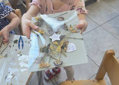 Grafika 12: ,,Zatrzymać lata moment'' ,, Pachnąca szafa''.