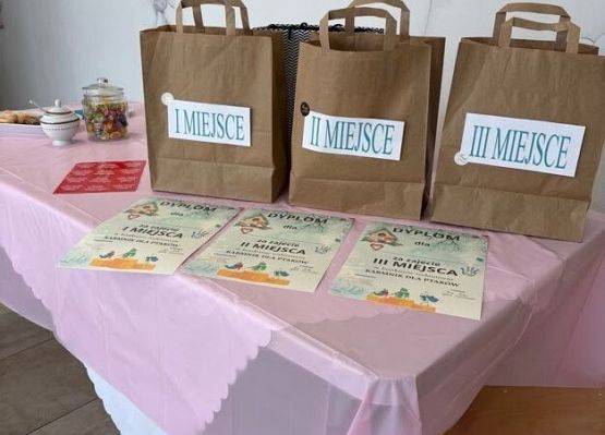 Grafika 4: KONKURS RODZINNY - Karmnik dla ptaków