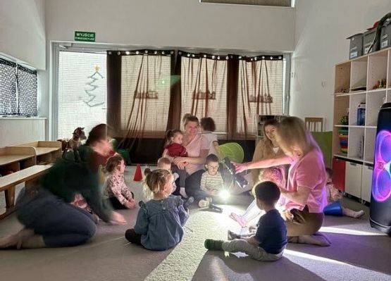 Grafika 3: ,,ŚWIATŁO W RUCHU,,