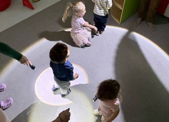 Grafika 10: ,,ŚWIATŁO W RUCHU,,