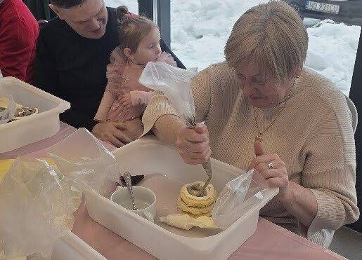 Grafika 1: Słodko z Babcią i Dziadkiem