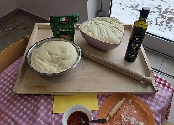 Grafika 2: Dzień Pizzy