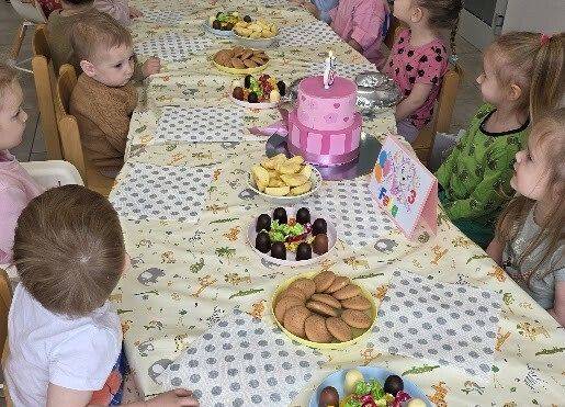 Grafika 6: 3 urodzinki Felicji