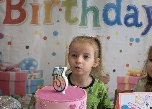 Grafika 7: 3 urodzinki Felicji