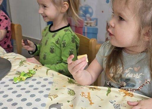 Grafika 8: 3 urodzinki Felicji