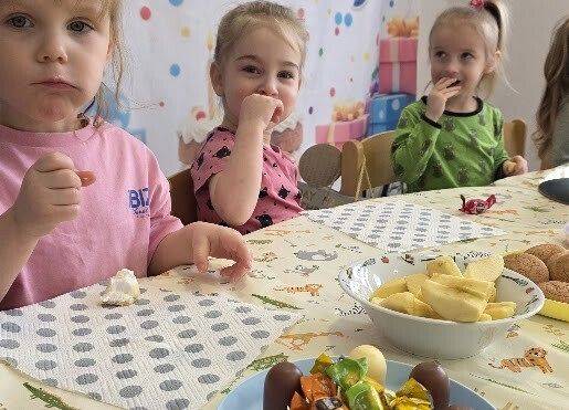 Grafika 11: 3 urodzinki Felicji