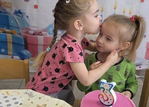 Grafika 12: 3 urodzinki Felicji