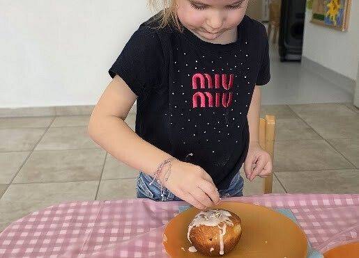 Grafika 15: Lukrowanie i dekorowanie pączków