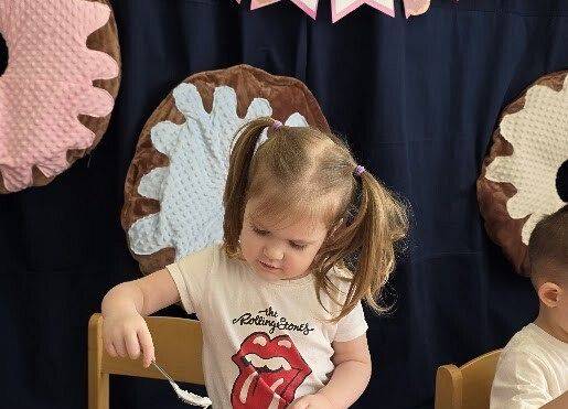 Grafika 17: Lukrowanie i dekorowanie pączków