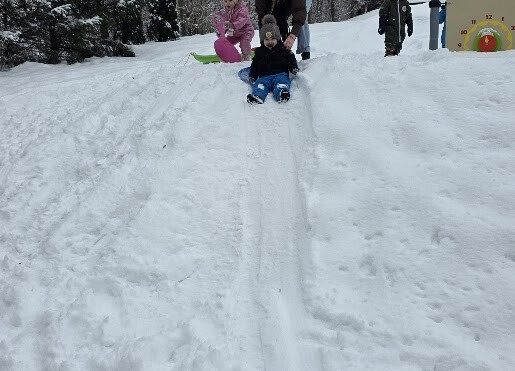 Grafika 22: Zajęcia sensoryczne na śniegu zimowe zabawy