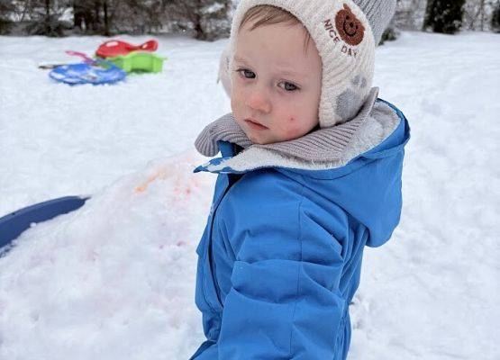 Grafika 15: Zajęcia sensoryczne na śniegu zimowe zabawy