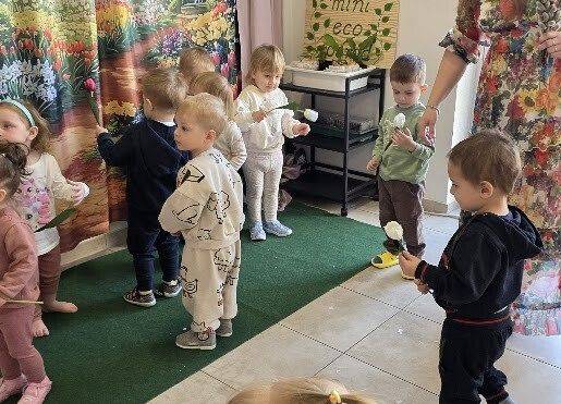 Grafika 9: Teatrzyk pt ,, Witaj Pani Wiosno, żegnaj Pani Zimo''