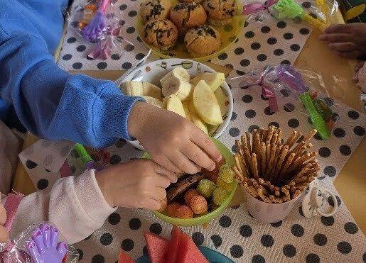 Grafika 8: Drugie urodzinki Poli