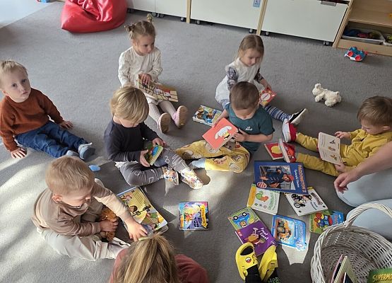 Grafika 3: Akcja Przynieś książeczkę, weź nowa bajeczkę
