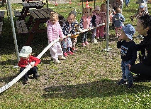 Grafika 14: Dzień Dziecka i wizyta Straży Pożarnej
