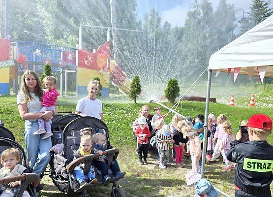 Grafika 21: Dzień Dziecka i wizyta Straży Pożarnej