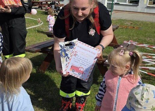 Grafika 22: Dzień Dziecka i wizyta Straży Pożarnej