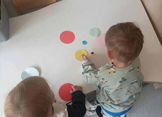 Grafika 3: Dzień kropki